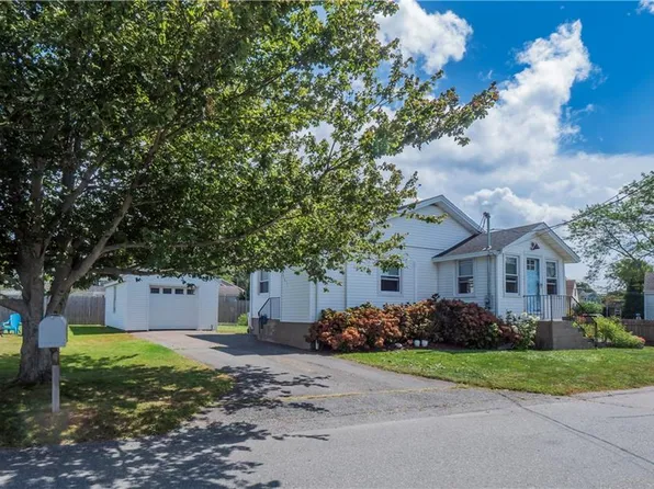 15 Seascape Ave, Middletown, RI 02842