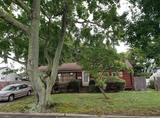 33 Rutledge St, Brentwood, NY 11717