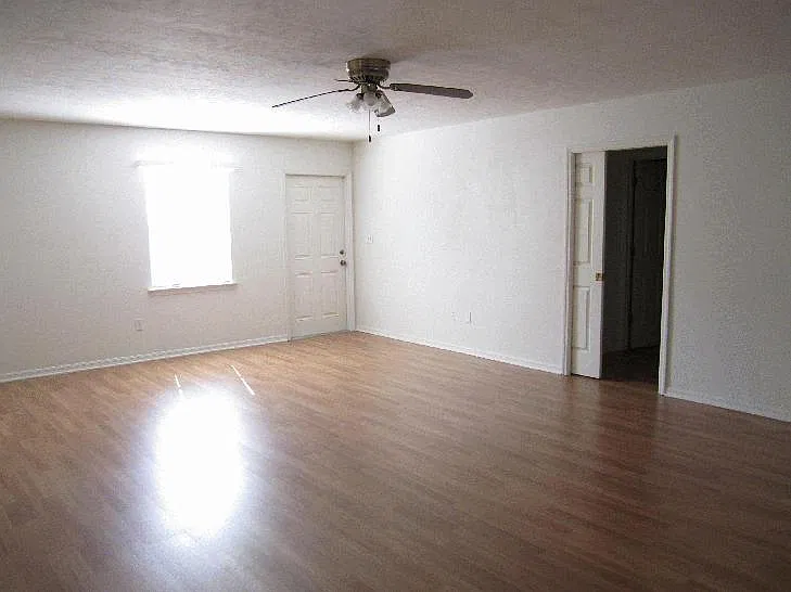 3 bed, 1252 sqft, $2,000 — Photo 4