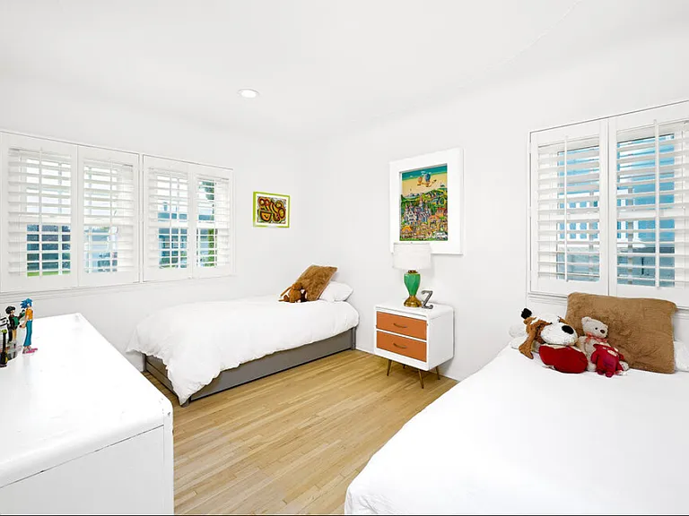 7822 Bleriot Ave — Photo 8