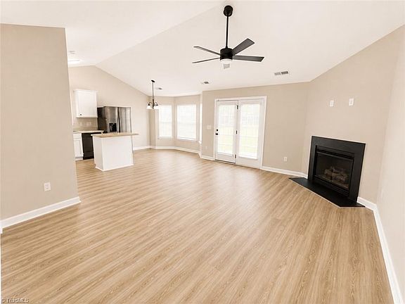 4th image of 2801 Quail Oaks Dr