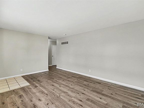 4th image of 220 Francisca Dr