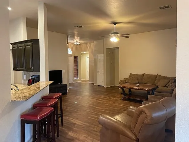 3 bed, 1791 sqft, $1,900 — Photo 3