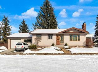 6004 W Maddock Dr NE, Calgary, AB T2A 3W7