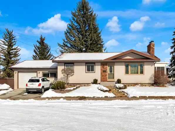 6004 W Maddock Dr NE, Calgary, AB T2A 3W7