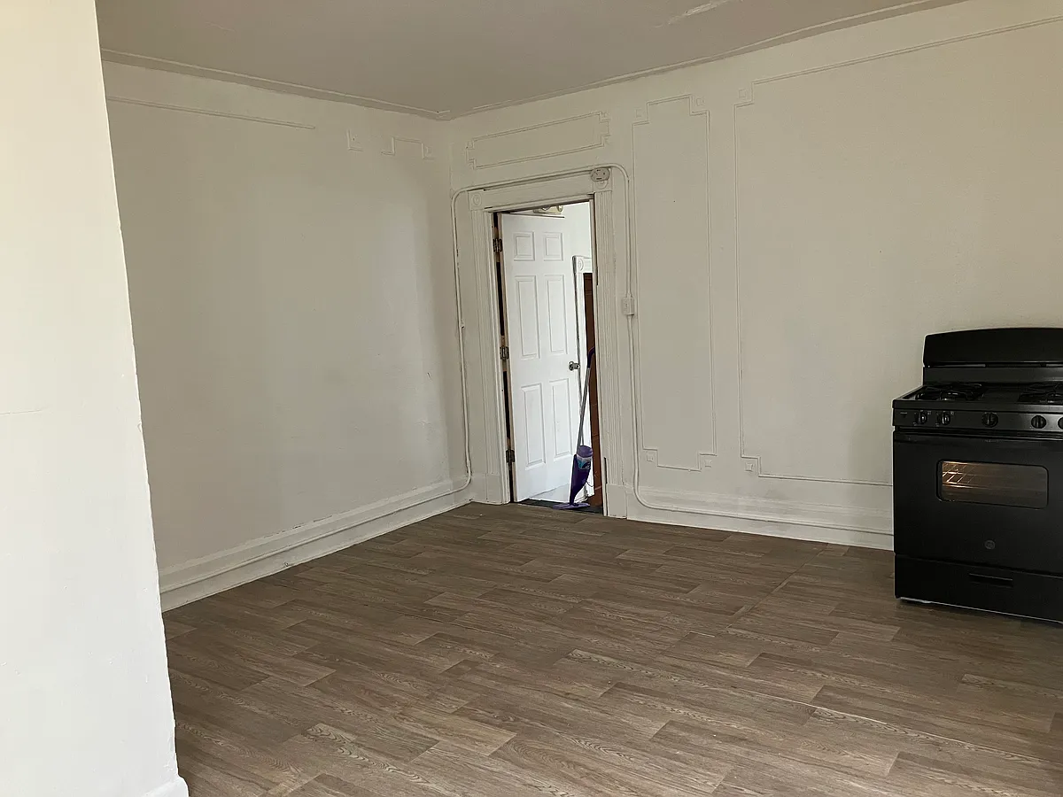 Building Photo - 4259 Vine St #5