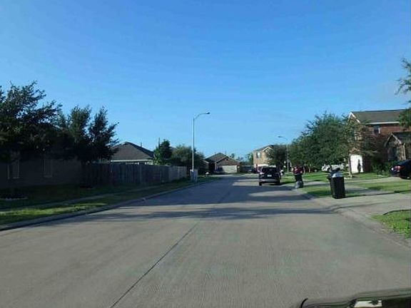 Exterior Neighborhood (street photo)