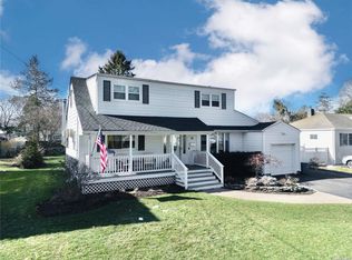 22 Browning Dr, Greenlawn, NY 11740