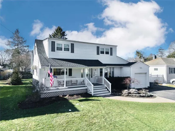 22 Browning Drive, Greenlawn, NY 11740