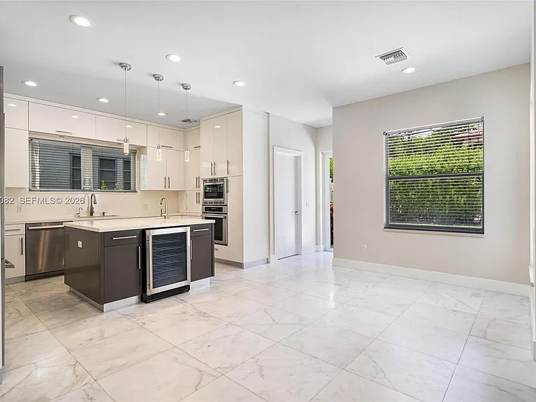 511 Madeira Ave — Photo 6