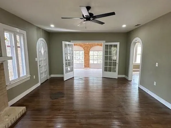 1501 N Jackson St, Palestine, TX 75803