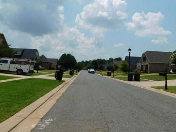 Exterior Neighborhood (street photo)