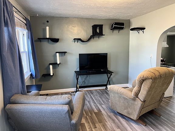 5th image of 515 Elm Ave