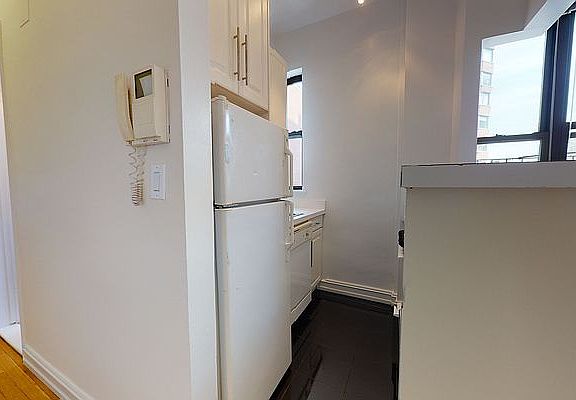 2nd image of 171 E 83rd St APT 6H