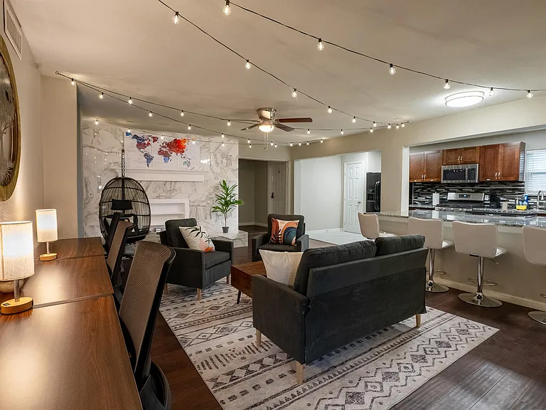 Foxcroft Cir — Photo 9