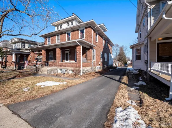 1107 W Broad St, Quakertown, PA 18951