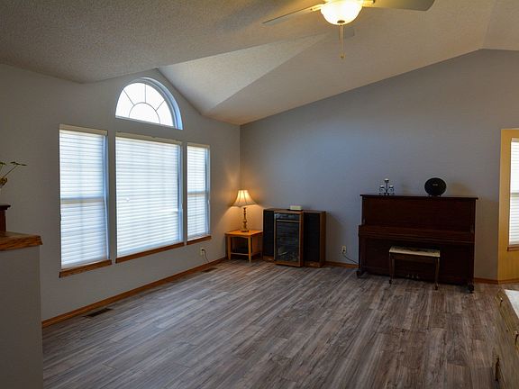 3rd image of 10006 W Haskell St