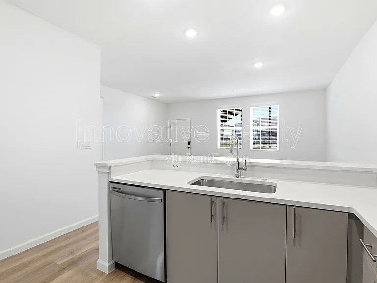 Venture Apartments — Photo 47