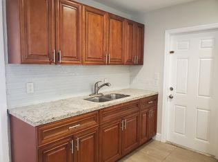 107 SW 9th St, Hallandale, FL 33009