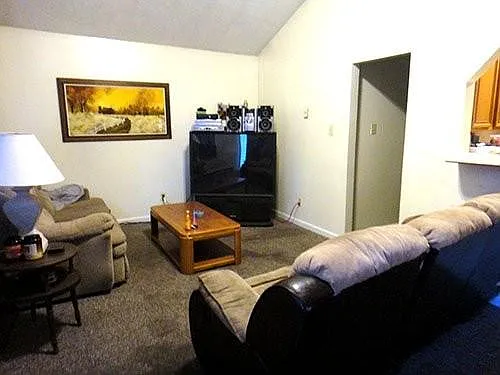 3 bed, 1144 sqft, $1,000 — Photo 4