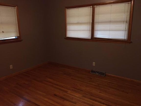 4th image of 9836 Williams Dr
