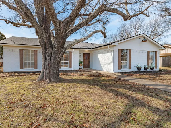 807 Spanish Trail Dr, Granbury, TX 76048