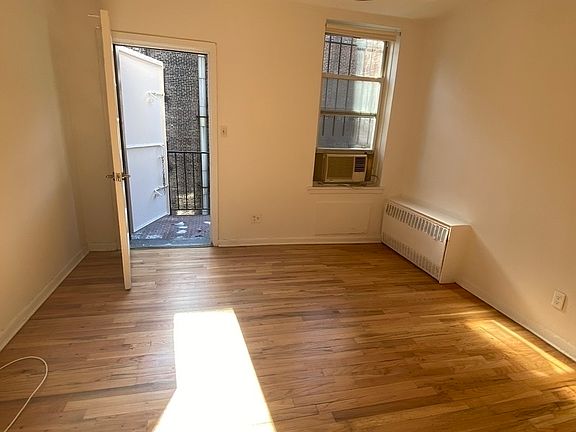 4th image of 70 W 71st St #4G7