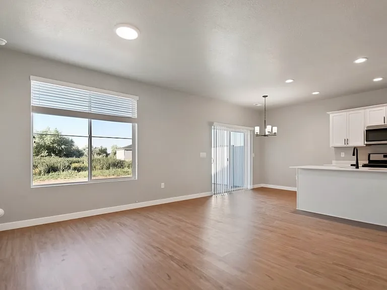 3525 S 4250 W — Photo 5
