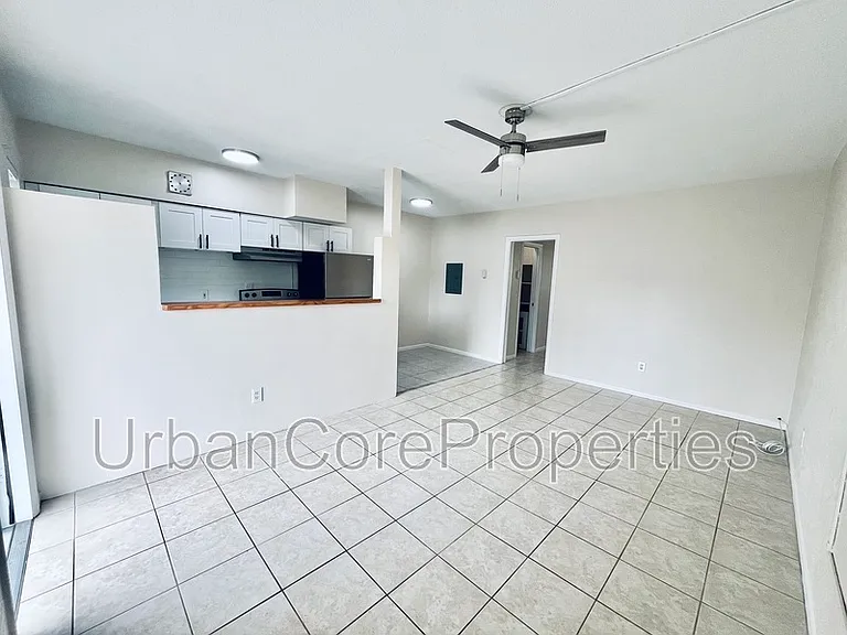 115 7th Ave N #8 — Photo 3