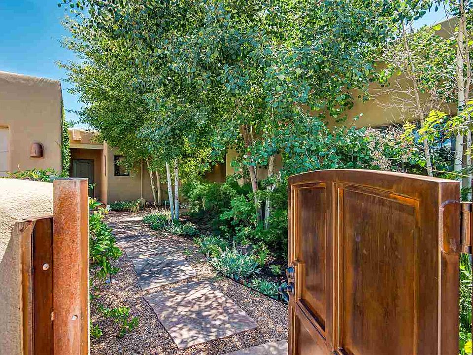 1st image of 562 Valle Chamiso Ln