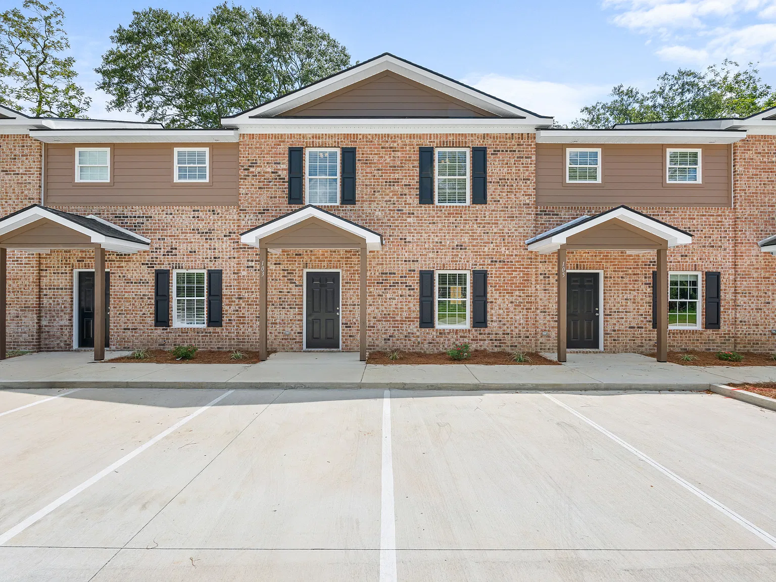 2 bed, 2.5 bath, 1200 sqft, $1,350 — Photo 1