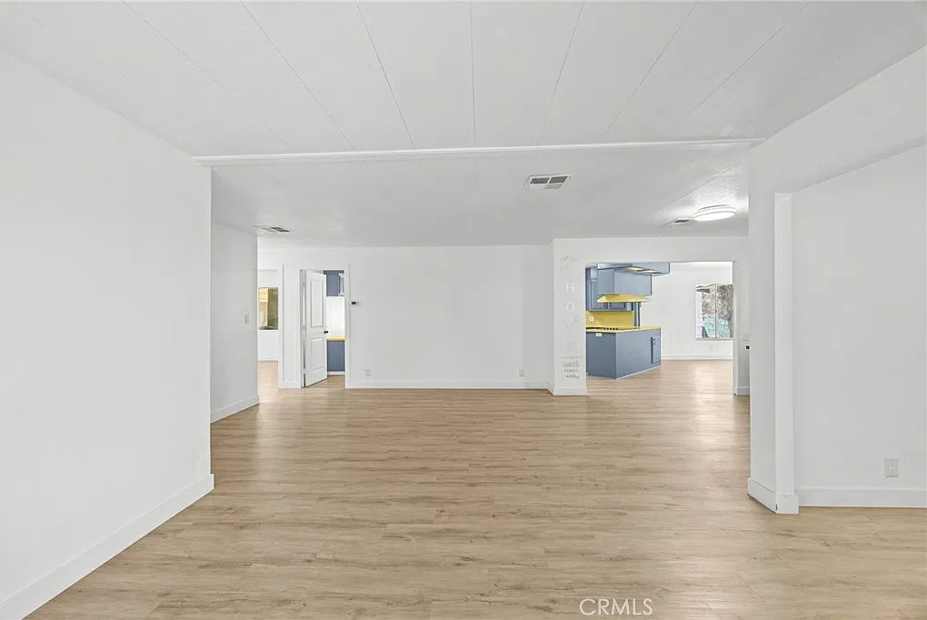 3 bed, 1886 sqft, $2,495 — Photo 3