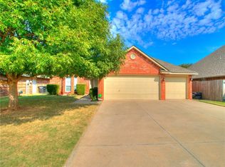 909 SW 41st St, Moore, OK 73160