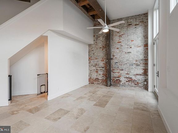 5th image of 313 Fulton St