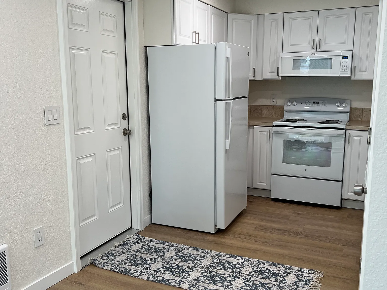 302 To 304 Dennis St SW — Photo 3