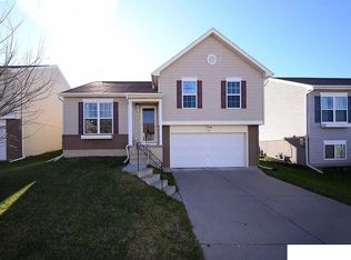 8941 Quest St, Omaha, NE 68122