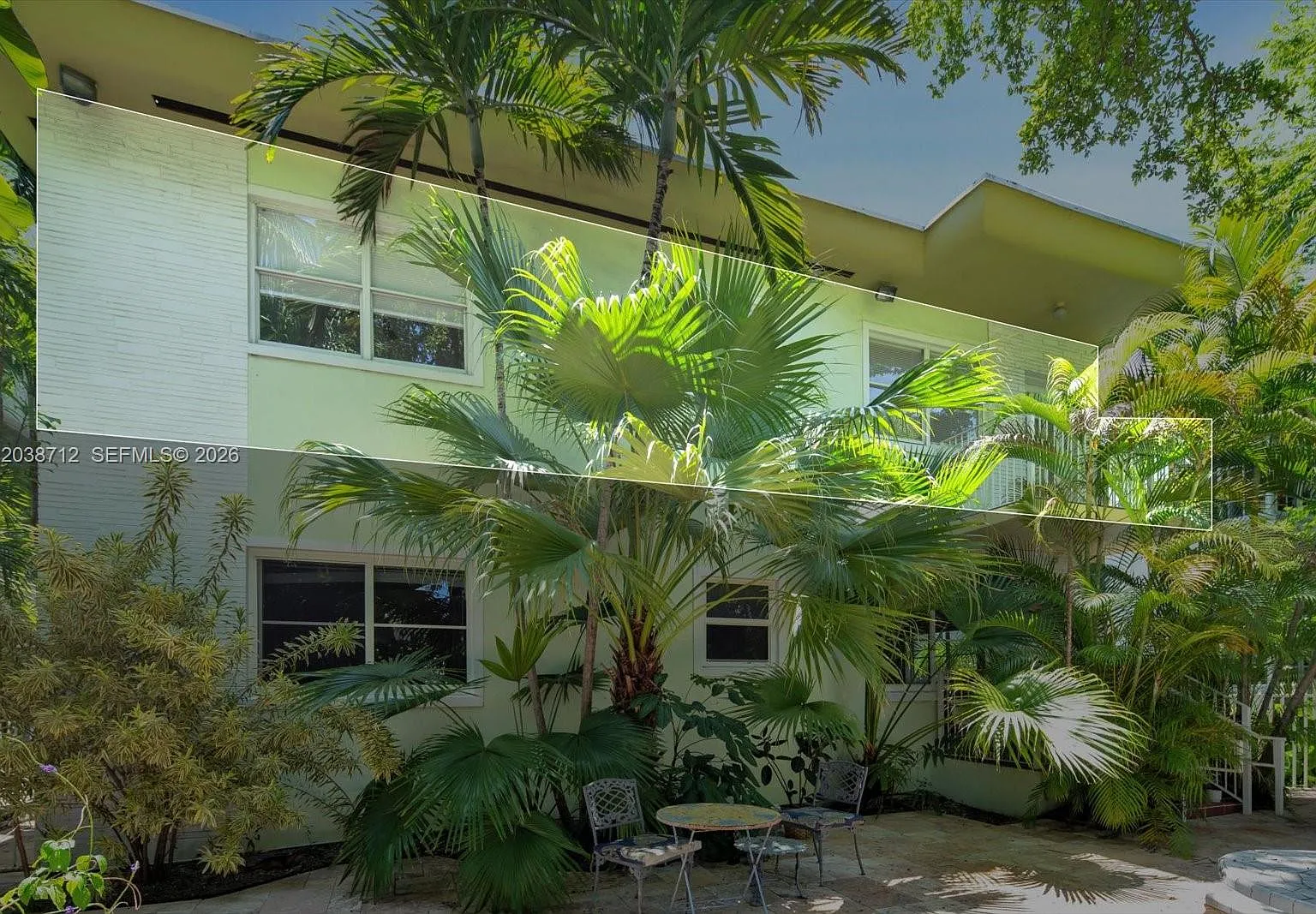 The Pineapple Condo — Photo 2