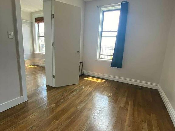 4th image of 698 Willoughby Ave #19A