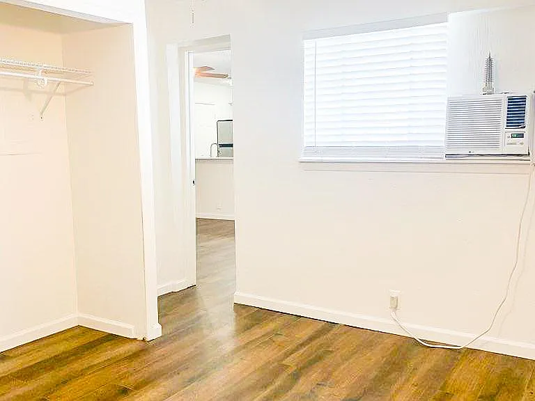 200 E Courtland Pl #10 — Photo 3