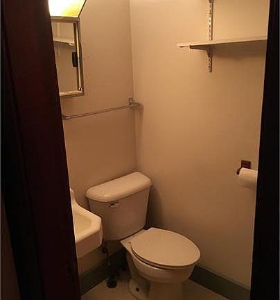 This is the bathroom of the next-door apartment. It is similar.