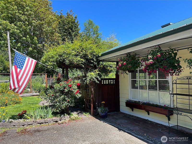 5th image of 7251 Oak Bay Road