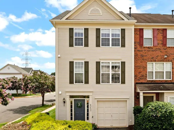 45433 Clarkes Crossing Sq, Sterling, VA 20164