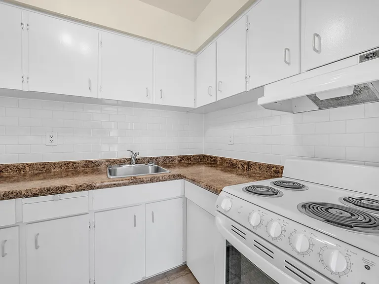 1655 Chesterfield Ave #109 — Photo 12