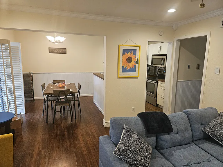 Sandhurst Ln — Photo 8