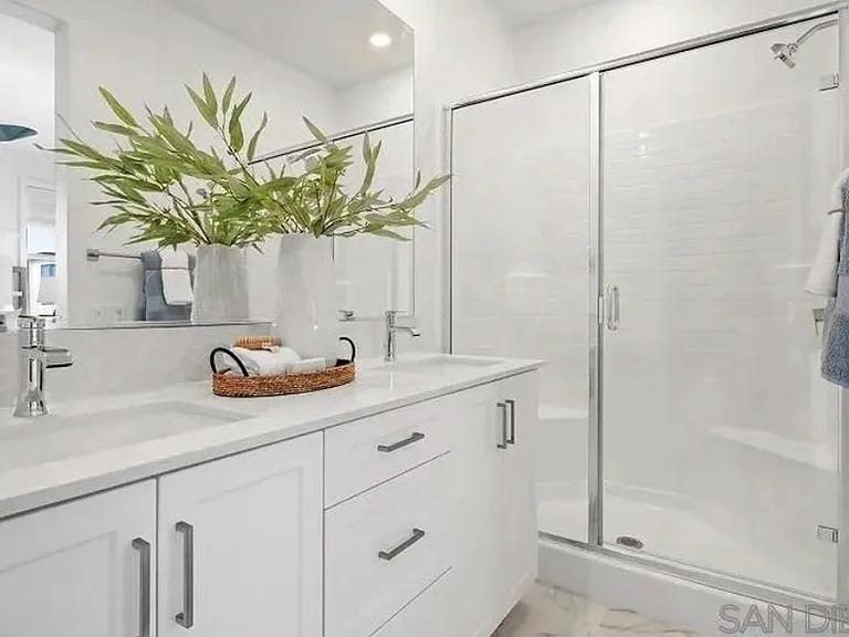 319 Honeysuckle Way — Photo 16