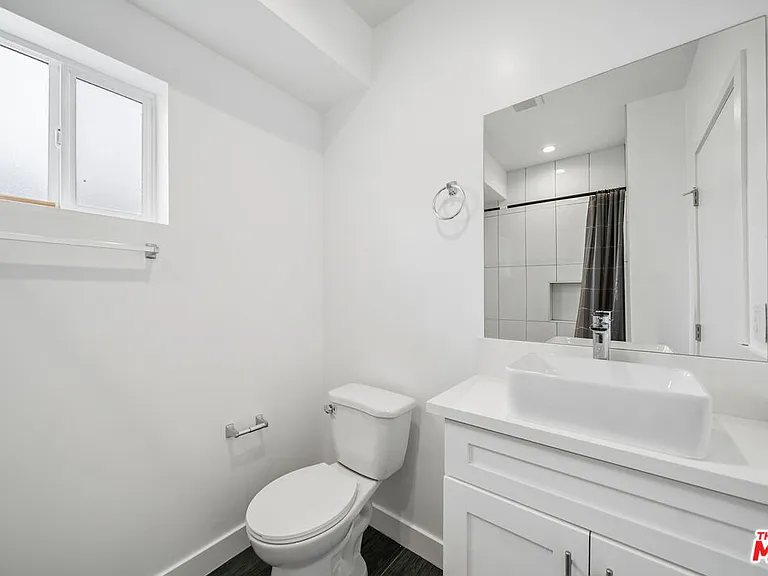 6334 1/2 Beck Ave — Photo 4