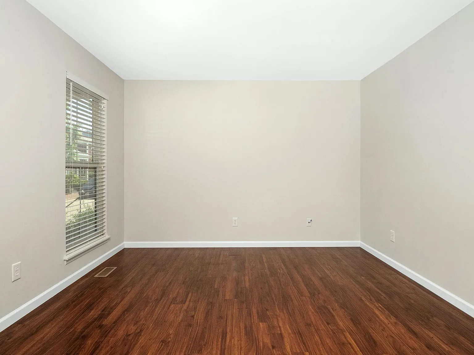 2 bed, 1.5 bath, 1214 sqft, $2,150 — Photo 3