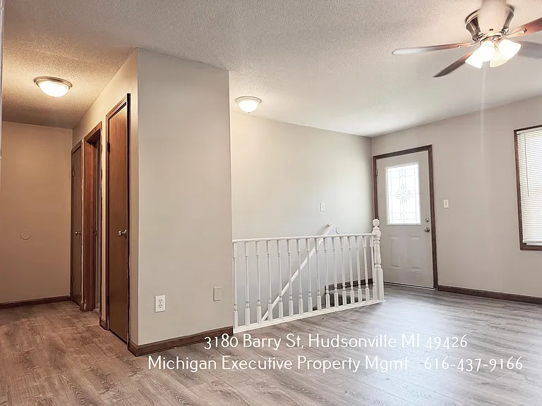 3180 Barry St — Photo 9