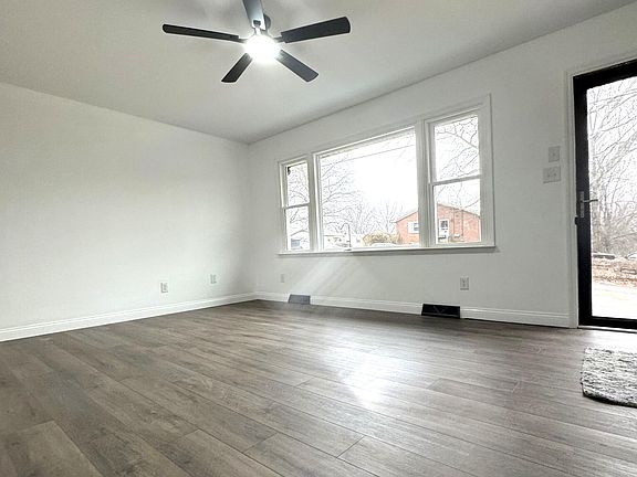 3rd image of 512 Broadway Ave