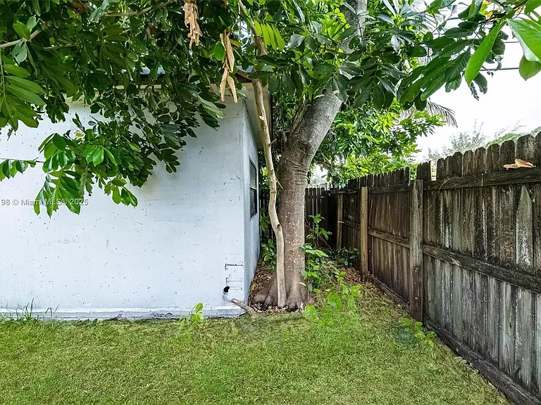 6124 SW 39th St — Photo 34
